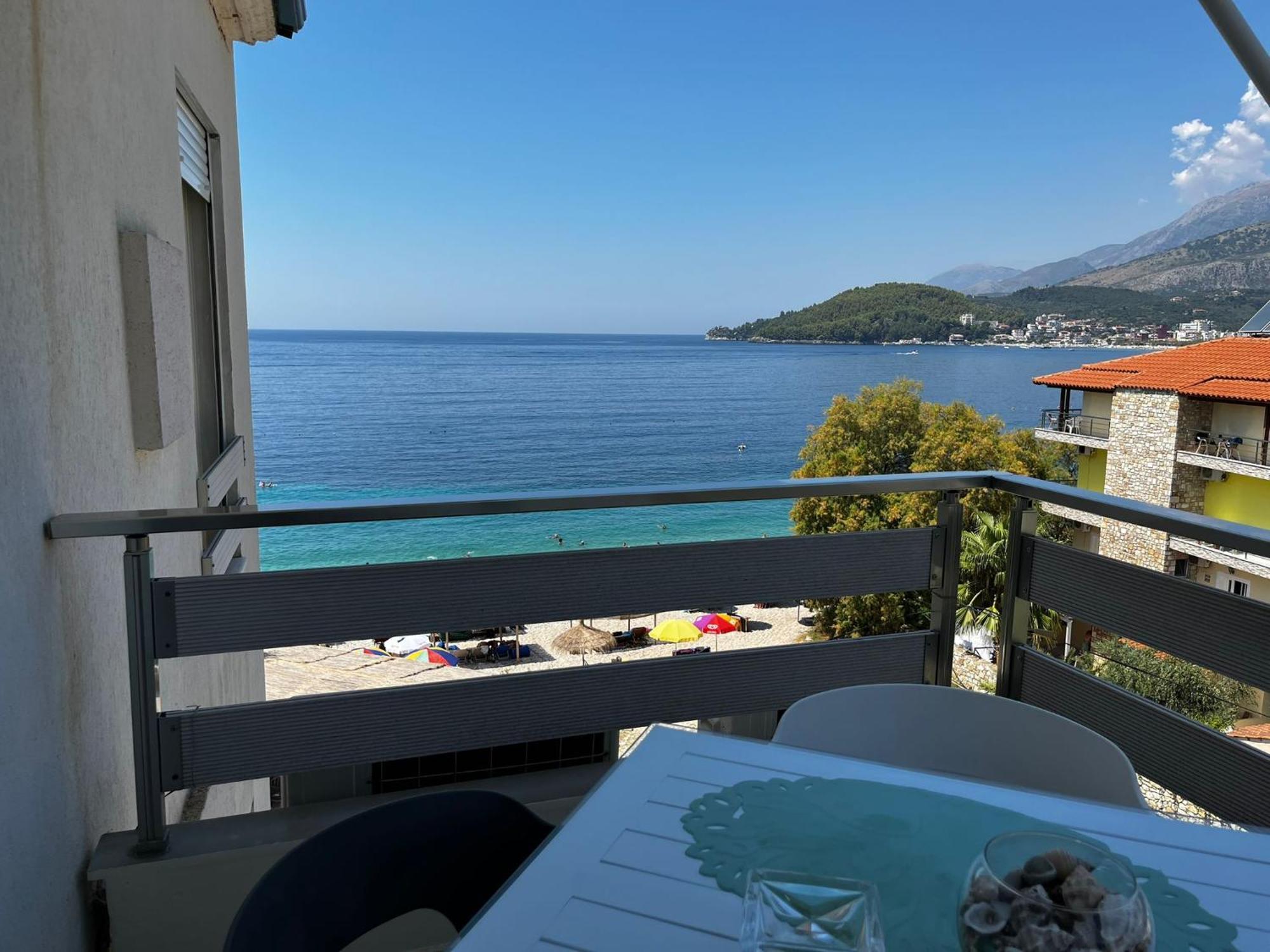 Menikos Apartments Himare Exterior photo