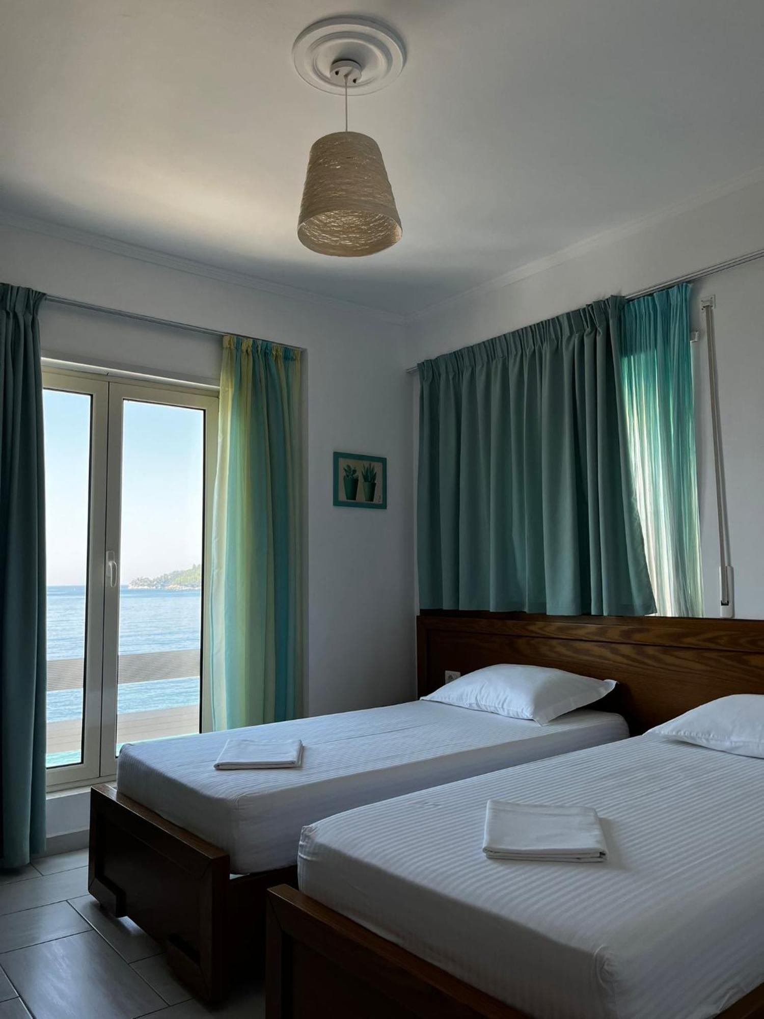 Menikos Apartments Himare Room photo