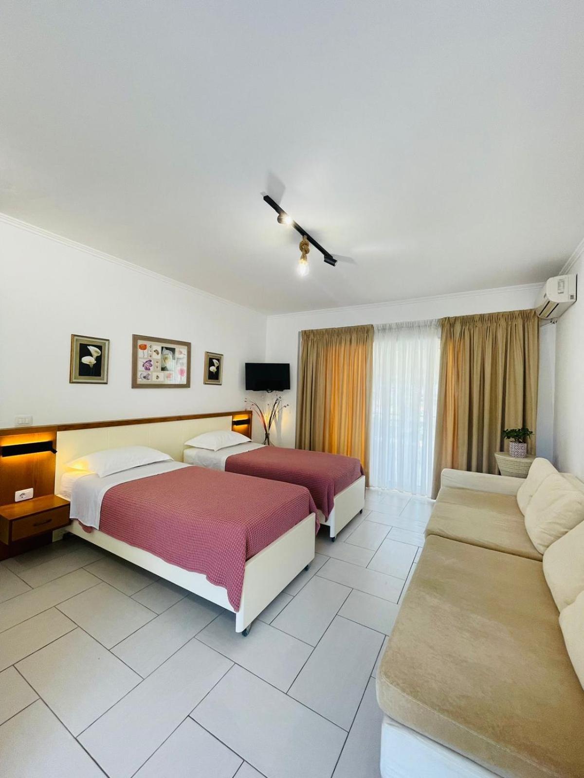 Menikos Apartments Himare Room photo