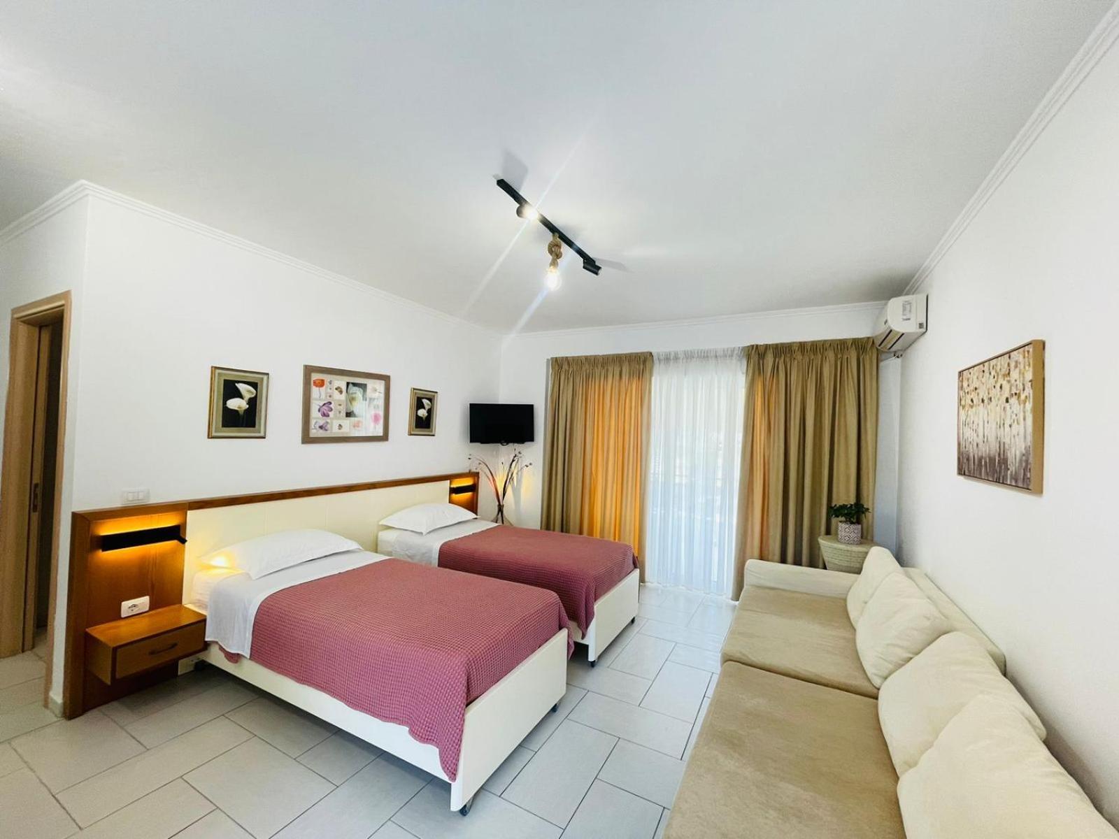 Menikos Apartments Himare Room photo