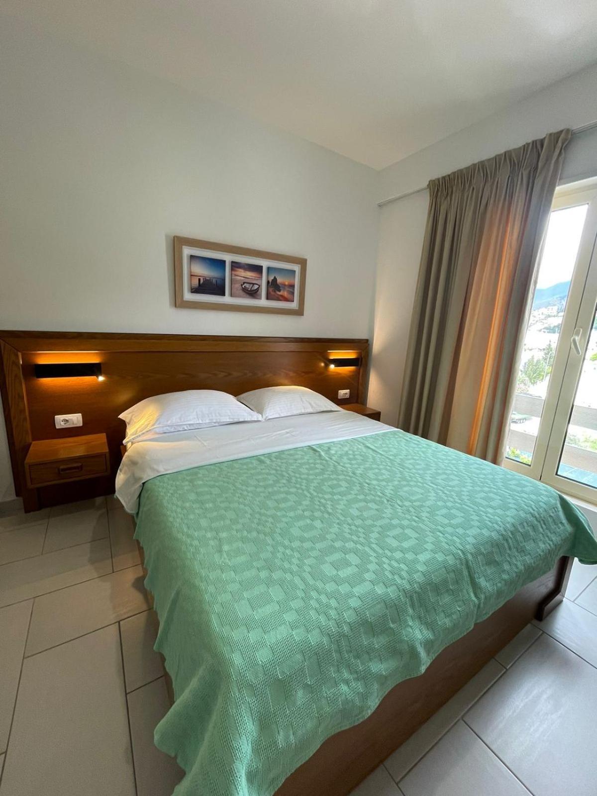 Menikos Apartments Himare Room photo