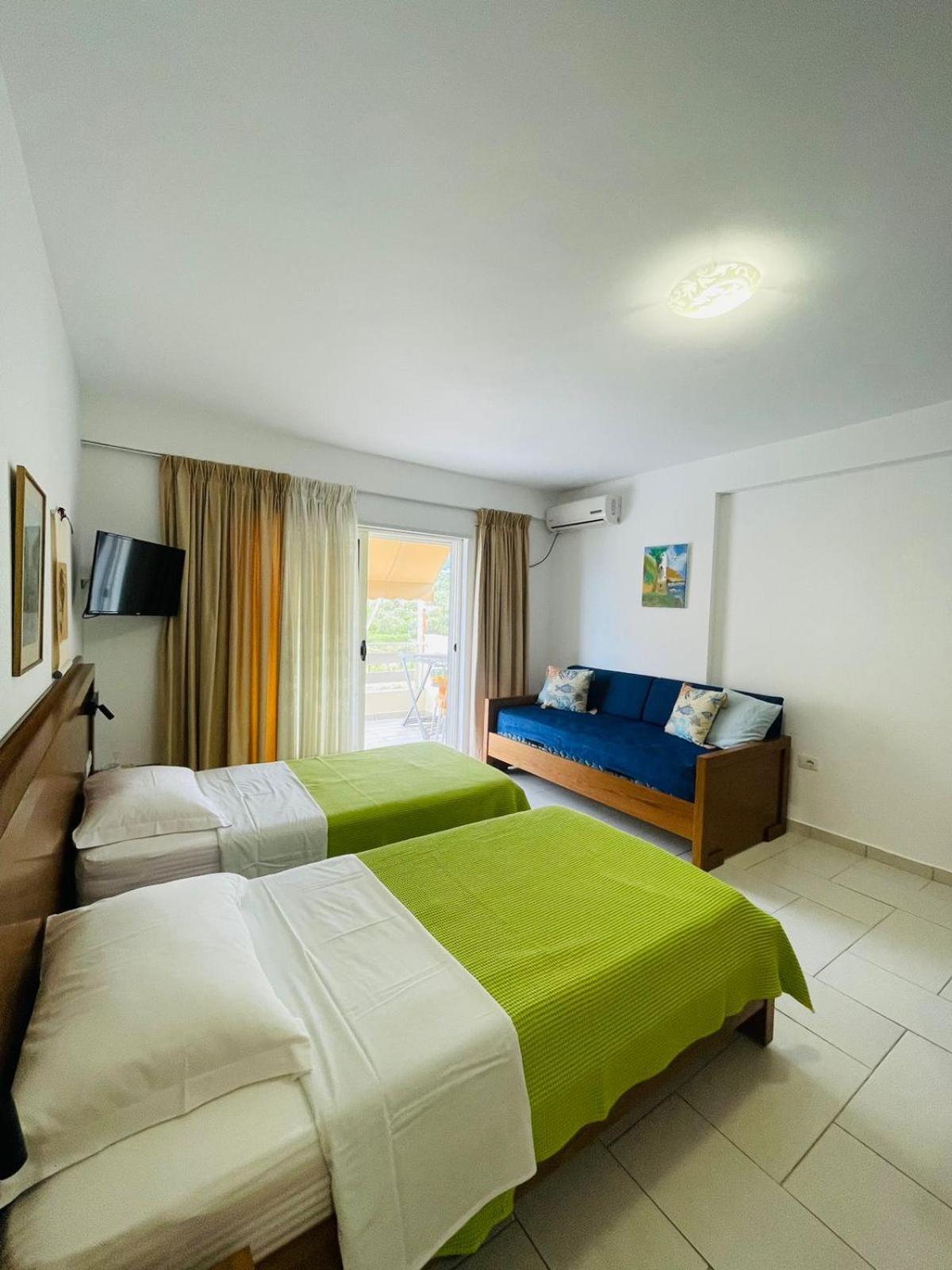 Menikos Apartments Himare Room photo