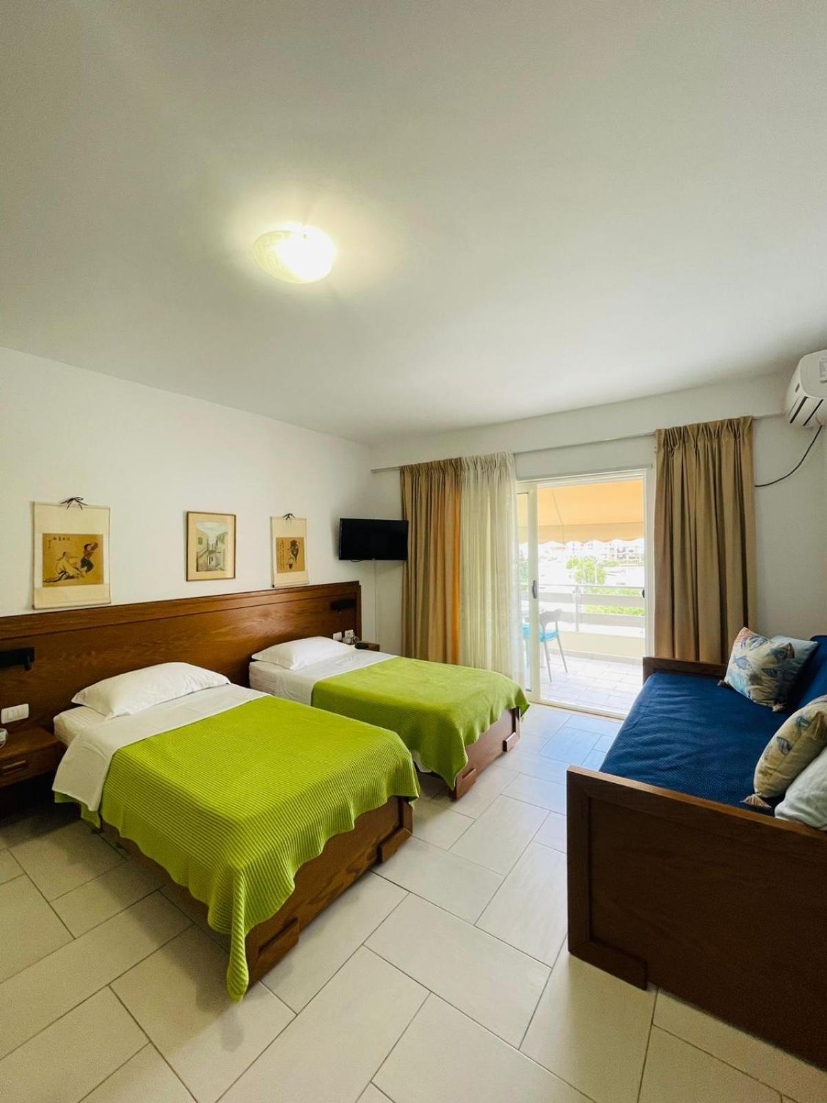 Menikos Apartments Himare Room photo