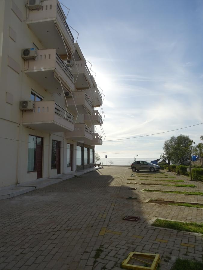 Menikos Apartments Himare Exterior photo